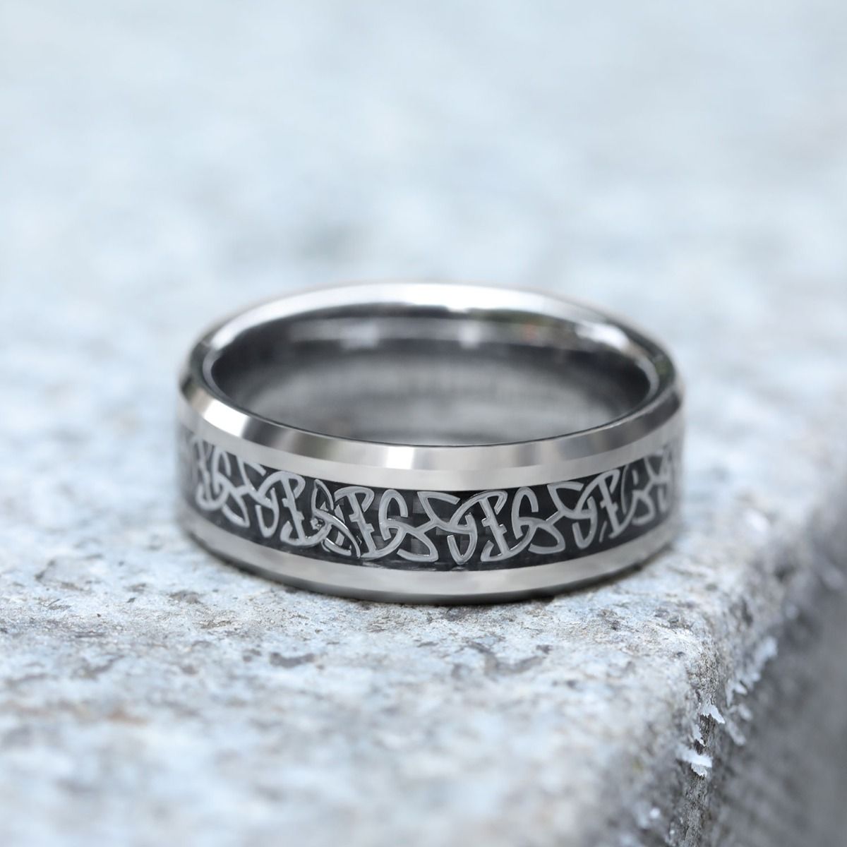 Ringsmaker 8mm Tungsten Carbide Rings Men Women Silver Beveled Edge Celtic Knot Rings Black Carbon Fiber Inlay Ring